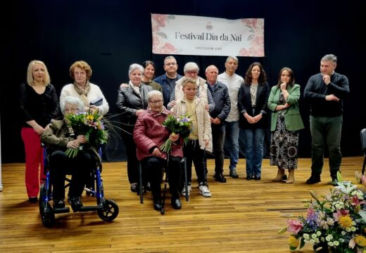 O Concello de Neda rendeu tributo a todas as nais do municipio, agasallando a dúas das máis lonxevas